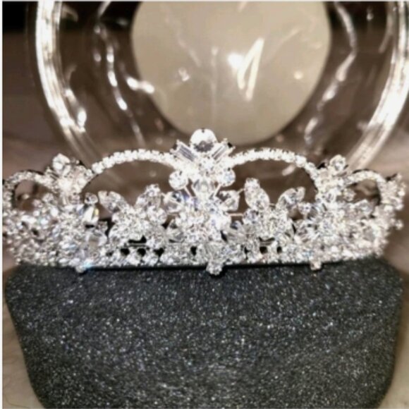 Davids Bridal Crystal Sparkling Rhinestone Tiara / Crown – Bridal, Prom, Quincea - Picture 1 of 5